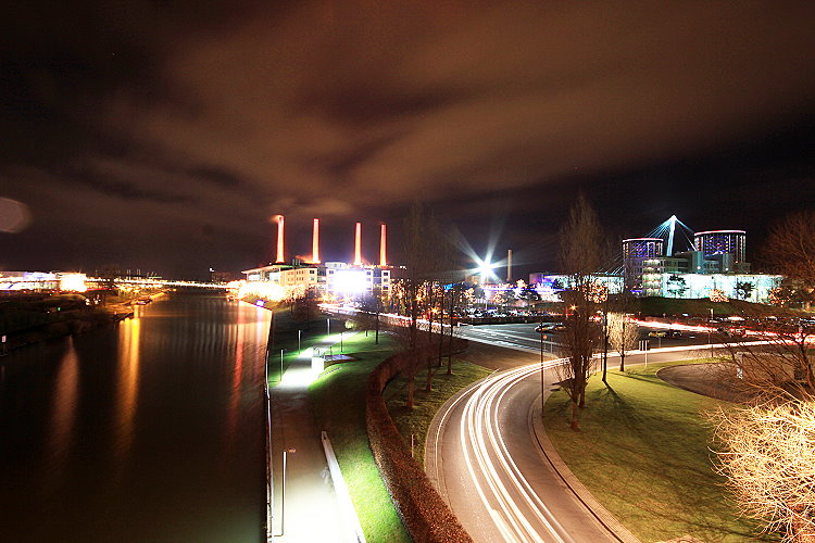 Autostadt bei Nacht