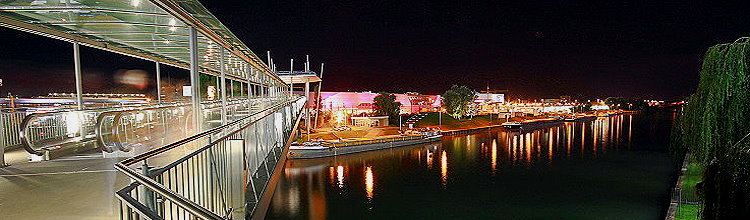 StadtBrcke zwischen  Autostadt und Phaeno