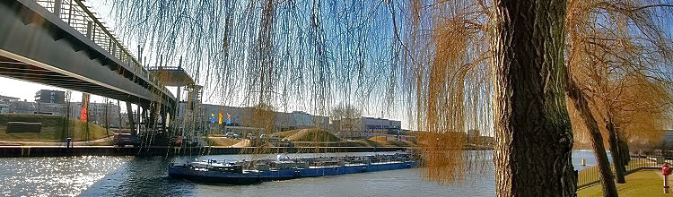 die StadtBrcke verbindet Phaeno und Autostadt